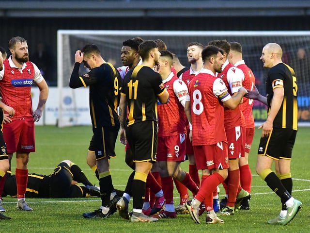 Scarborough Athletic and Morpeth Town square up to each other.
Photo by Richard Ponter