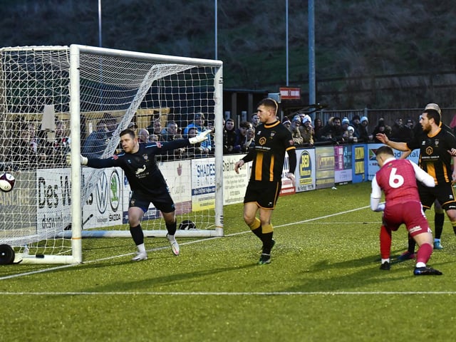 Defender Bailey Gooda goes close with a header for Scarborough Athletic v Morpeth Town.

Photo by Richard Ponter