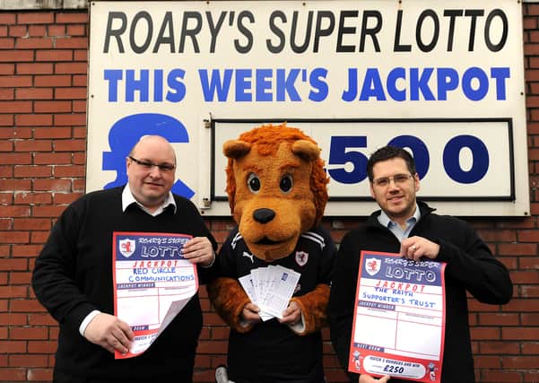 Steven Lawther (left) has stepped down after five years at the head of the Roary Club (Pic: Fife Photo Agency)
