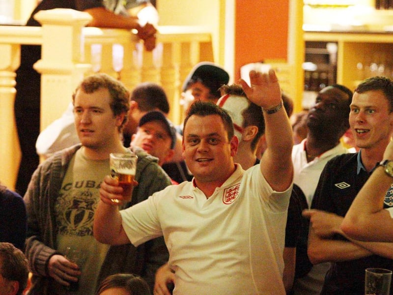 One fan gives our photographer a wave
