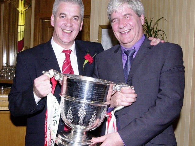 Derry City boss Kevin Mahon with his brother, Joe.