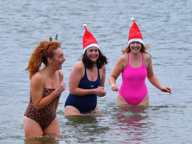 Dippers at the annual Christmas Day swim at Ludden beach, Buncrana. Photo: George Sweeney. DER2151GS – 022