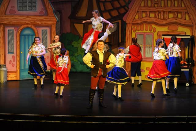 Panto stars on stage at the Adam Smith Theatre  (Pic: Fife Photo Agency)