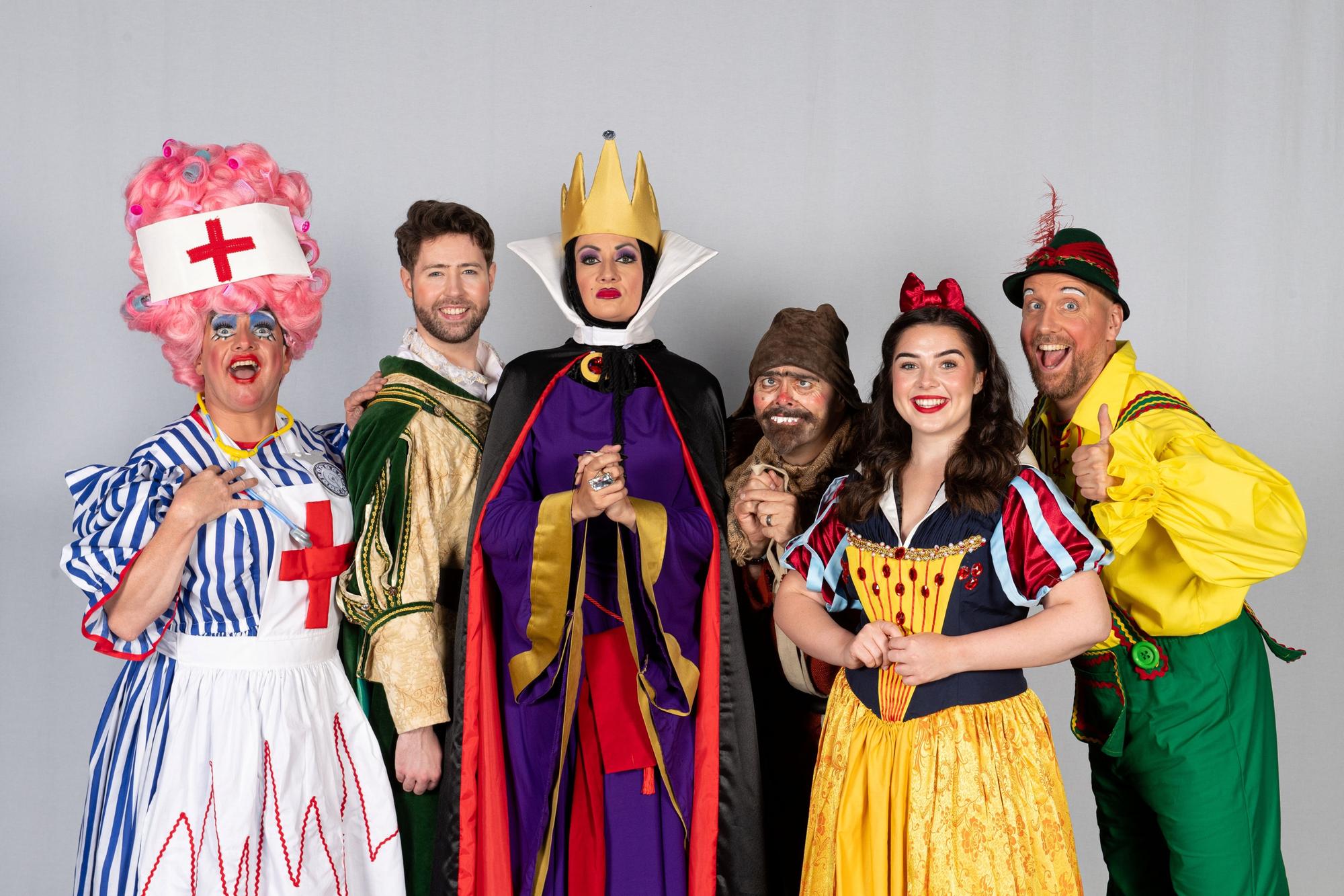 Alhambra panto: Snow White cast count down to opening performance