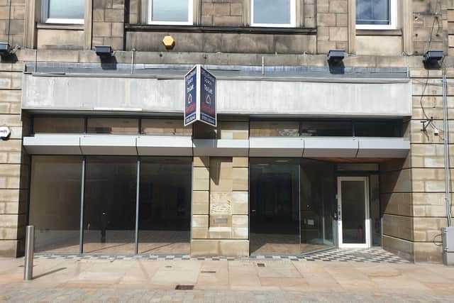 The former Santander bank on Kirkcaldy High Street is to become the new base for Lloyds Pharmacy