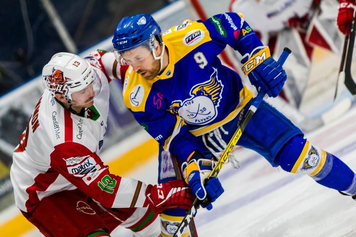 Fife Flyers’ forward Bari McKenzie returns to home town to join Solway Sharks
