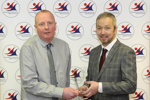 Gordon Moodie (right) receives his Senior Award from Paul Hossack of Fife Sport & Leisure Trust. Pic: Paul Cranston