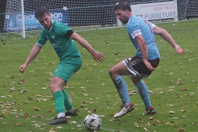 Finn Reid of Thornton (left) and Alasdair Simpson in battle for possession