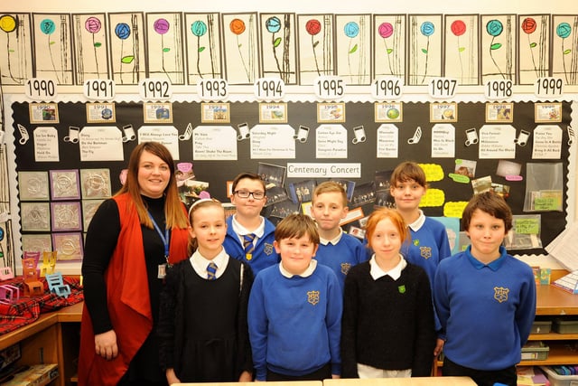 Buckhaven PS centenary celebrations with P7 teacher Miss Doyle and pupils. PIc: Fife Photo Agency -