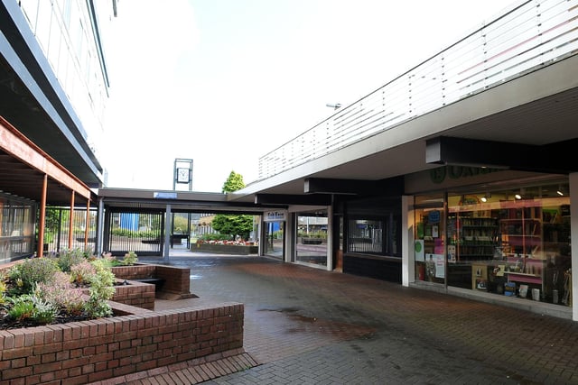 12 pictures showing how the Kingdom Centre in Glenrothes was built ...