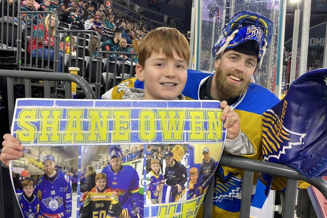 Meeting your heroes is always special.
Niven Birrell took along his superb poster of netminder Shane Owen, and bagged a pic with the man himself!