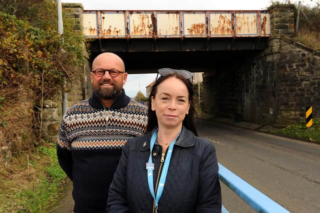 Mark Smith, treasurer of Invertiel Tenants and Residents Association, and cllr Kathleen Leslie at the railway bridge in Kirkcaldy.  Pic: Fife Photo Agency
