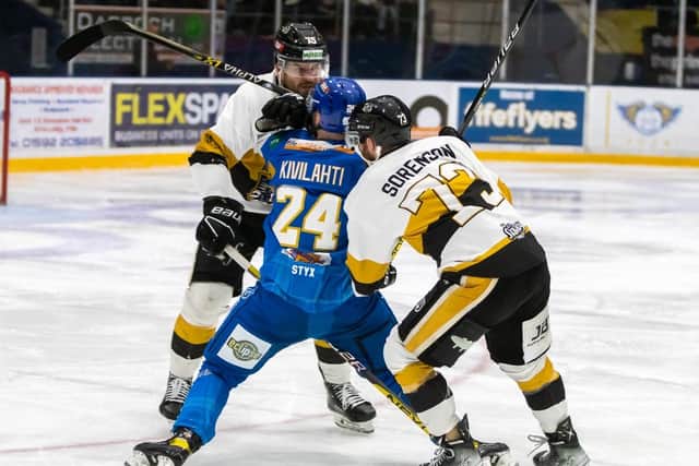 Janne Kivilahti sandwiched between two Panthers players (Pic: Derek Young)