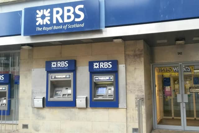 Royal Bank, Kirkcaldy- the High Street branch closed,leaving behind another empty unit.