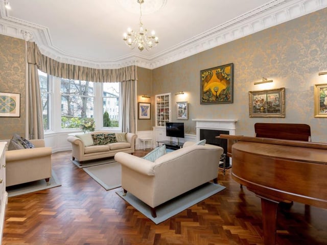 Sitting room.