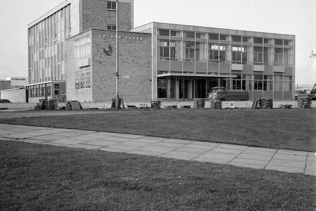 12 pictures showing how the Kingdom Centre in Glenrothes was built ...