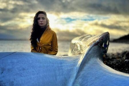 Presenter and scientist Ella Al-Shamahi rolls up her sleeves to take part in her first ever necropsy in a bit to discover the secrets of the whale's final days