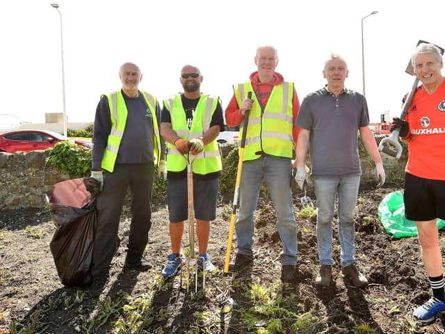 Cleaning up Volunteers Green are:  David Spence, Mark Smith, Stewart Biggar, Cllr Ian Xameron & George MacDonald (Pic: Fife Photo Agency)