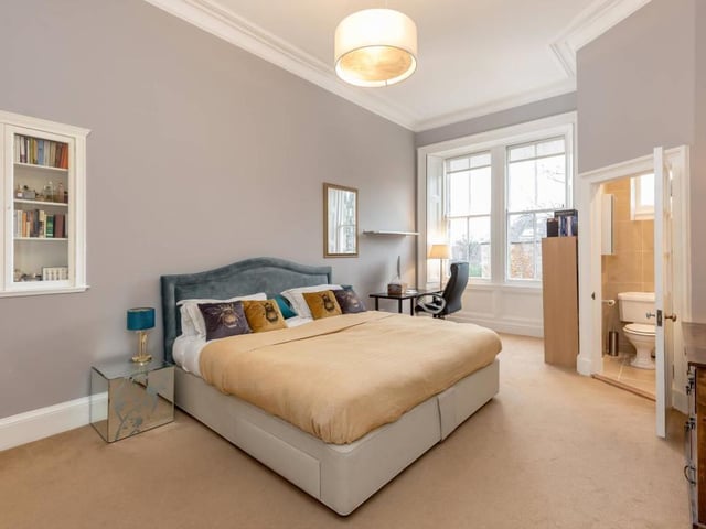 Principal bedroom.