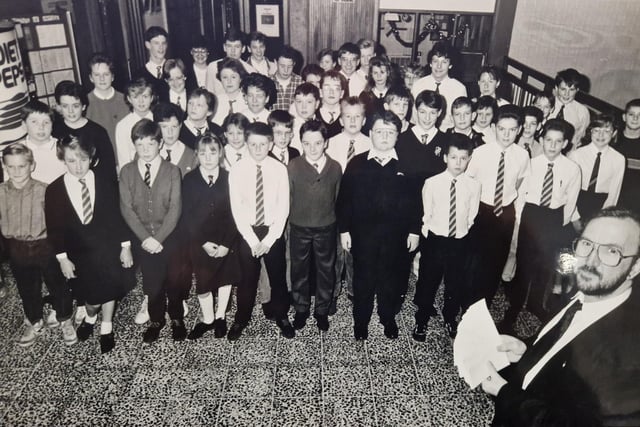 A 40th anniversary quiz held at Fife Institute in 1988 with Gus Stewart, quizmaster.