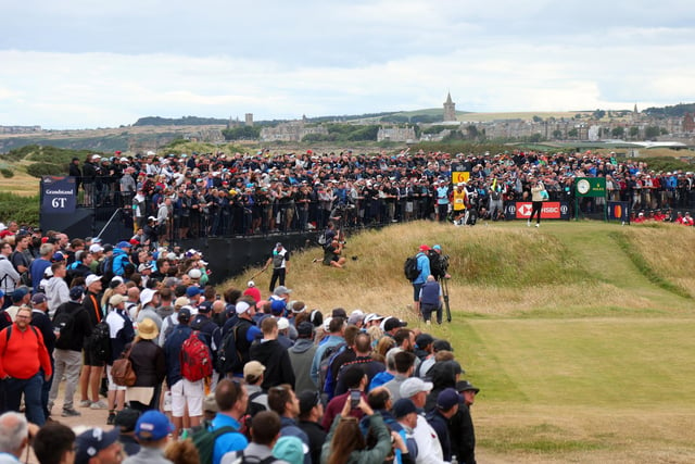 Matthew Fitzpatrick of England tees off on the sixth hole during Day One of The 150th Open at St Andrews Old Course on July 14, 2022 in St Andrews, Scotland. (Photo by Andrew Redington/Getty Images)