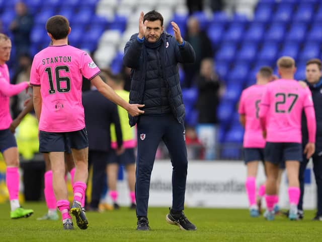 Murray applauds fans at Inverness (Pic by Simon Wooton/SNS Group)
