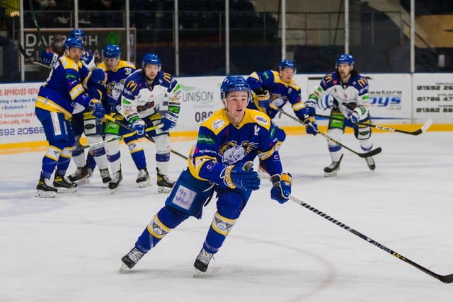 James Spence, Forward
From Glenrothes to Kirkcaldy … via Ontario and Poland.
Spence saw limited ice time last season, and will be keen to challenge for a regular spot this time round.