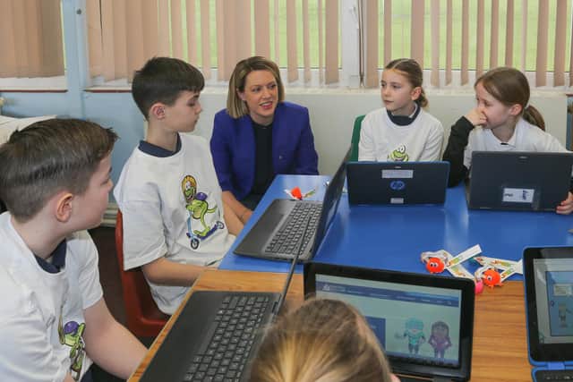 Jenny Gilruth meets the pupils at Carleton Primary School