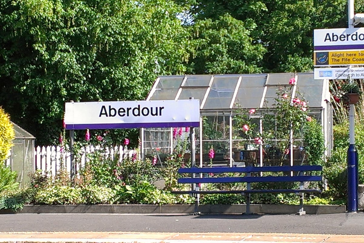 Praise for volunteers who make huge difference to Fife rail station