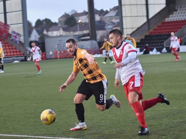 Rhys McCabe makes his way past East Fife's Ryan Wallace