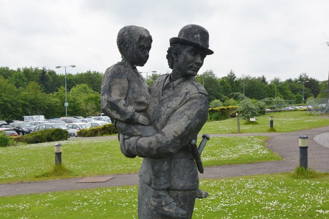 Police HQ, Glenrothes - statue of a female officer with a young child