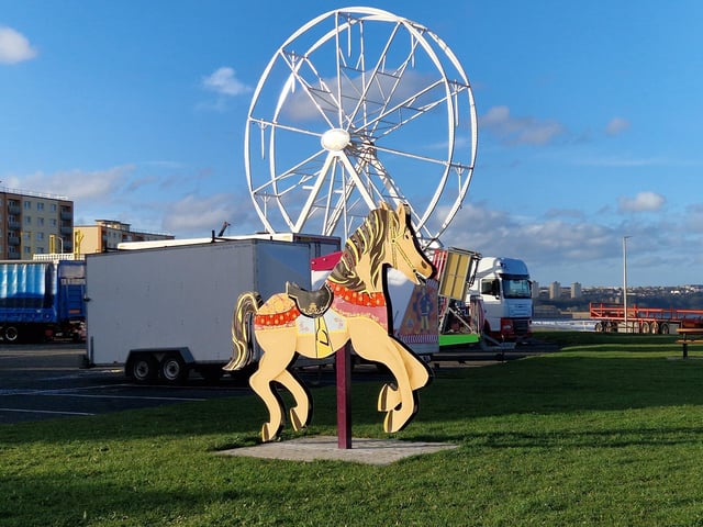 The hobby horse, which celebrates the market's historic links to Kirkcaldy, is now surrounded by work to set up the 2026 funfair