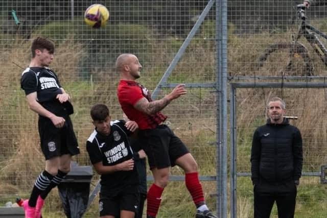 Stevie Jeffries wins header with Rosyth manager Stevie Crawford looking on