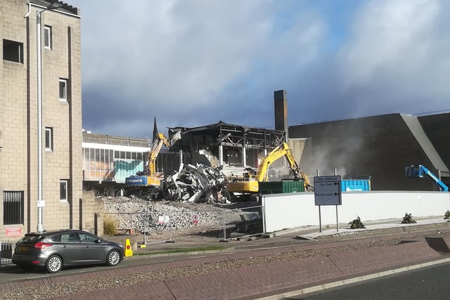 Demolition of Kirkcaldy Swimming Pool, April 2018