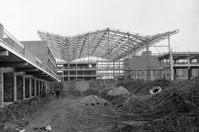 12 pictures showing how the Kingdom Centre in Glenrothes was built ...