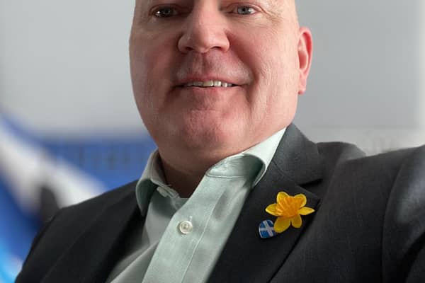 Kirkcaldy and Cowdenbeath MP, Neale Hanvey, is calling on Fifers to get behind Marie Curie’s Great Daffodil Appeal, the charity’s biggest annual fundraising campaign held every March.