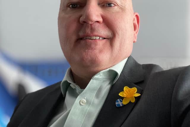 Kirkcaldy and Cowdenbeath MP, Neale Hanvey, is calling on Fifers to get behind Marie Curie’s Great Daffodil Appeal, the charity’s biggest annual fundraising campaign held every March.