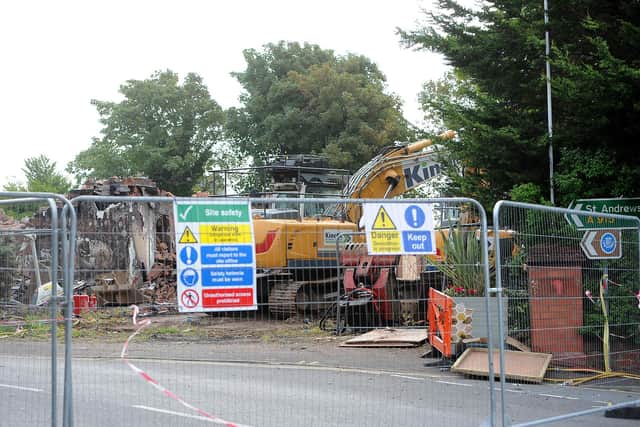 Demolition crews at work razing the former Lundin Links Hotel (Pic: Fife Photo Agency)