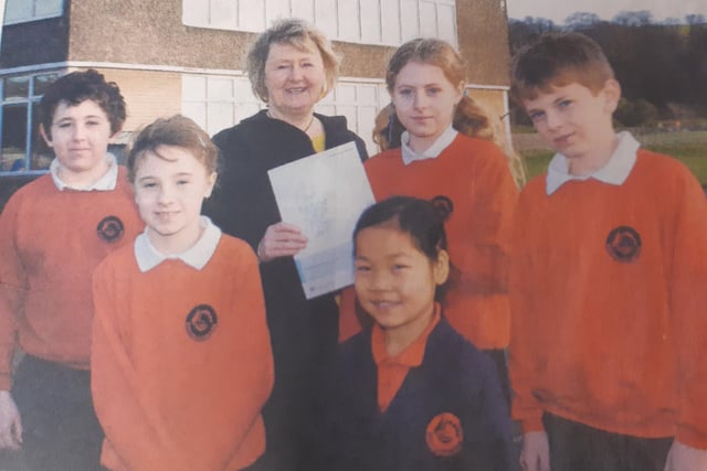 Aberdour Primary School celebrated top marks in its recent HM Inspection.
Pictured are head teacher Anne Crawford with pupils Rory Pyper, Lee-Anne Wilkie, Rosie Milligan, Amber Edmond, and Matthew McVay.