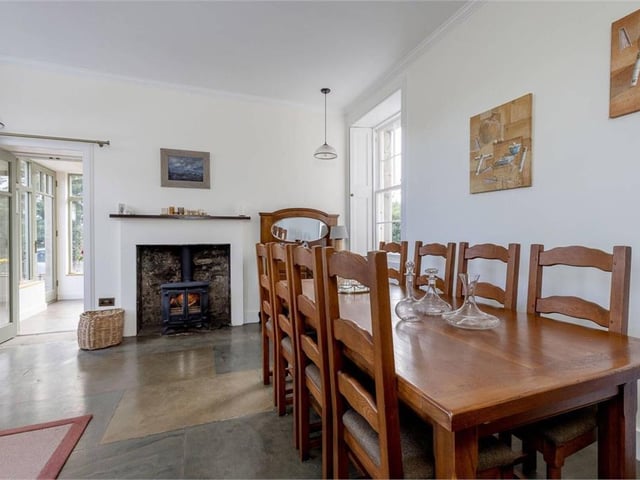 Dining room.