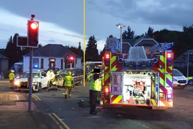 Emergency services called to road crash in Dunfermline as drivers are advised to avoid the area.