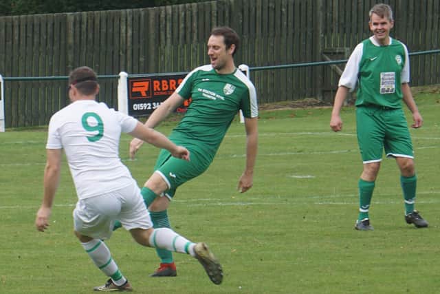 Thornton Hibs try to build an attack