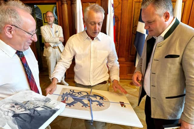 The Kirkcaldy delegation presented Ingolstadt with their Coat of Arms on Kirkcaldy Linoleum produced by Forbo Nairn, Robert Main presented an Adam Smith portrtait (Pic: Stadt IN)