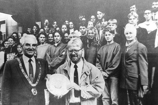 A group of 40 Bavarian students from Kirkcaldy's twin town on Ingolstadt visited the Lang Toun in 1992. 
To mark the occasion Provost Robert King presented a plaque to one of the teachers accompanying the students, Herr Spockner.