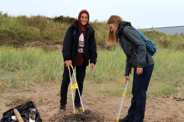 Students busy tidying up the beach at Seafield, Kirkcaldy (Pic: Danyel VanReenen)
