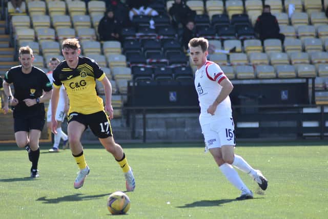 Ross Davidson starts another move up the park for East Fife