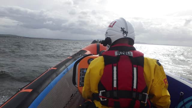 Lifeboats crews from both sides of the Forth were involved in the rescue (Pic: Kinghorn RNLI)