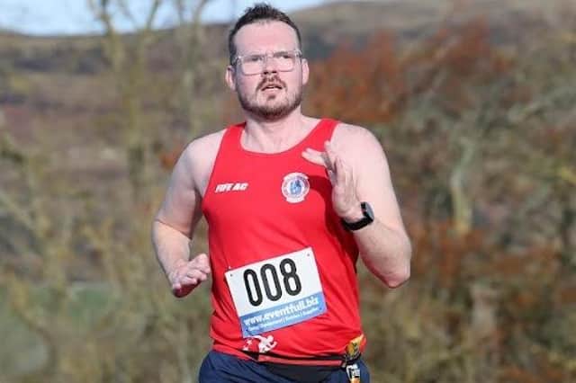 Rolf Gunnemann running the Templeton ten-mile road Race at Dundee
