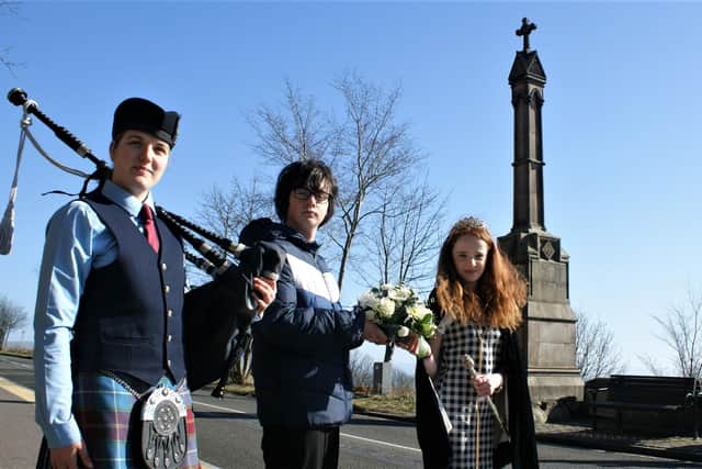 Kinghorn Gala’s King and Queen, Evan Clark and Ceit Farr, laid flowers at the ceremony to pay tribute to the King of Scots at the Alexander III monument, while Caitlin Hay played the pipes.