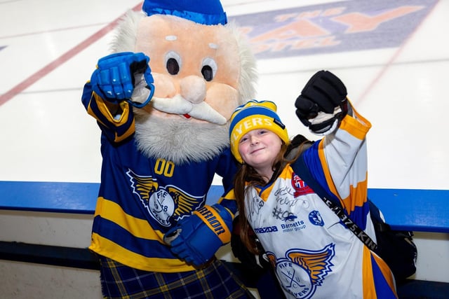 Mascot Geordie Munro and a fan rinkside before face off